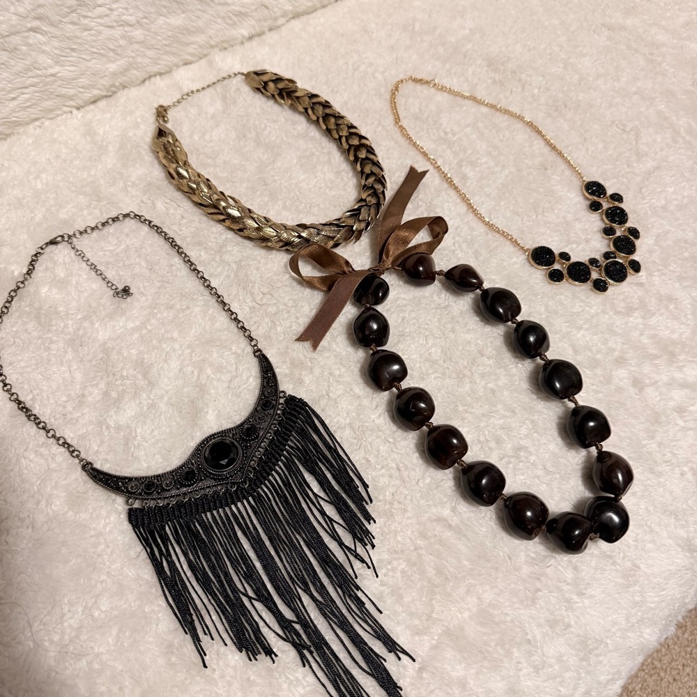 Chic Black and Gold Necklace Set of 4